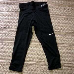Nike pro crop leggings